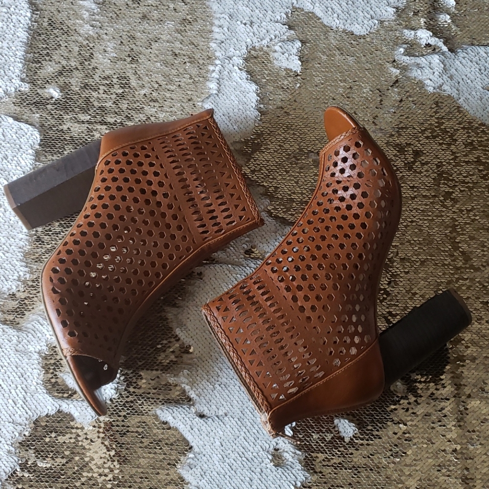 Gorgeous heels/ booties size 9.5